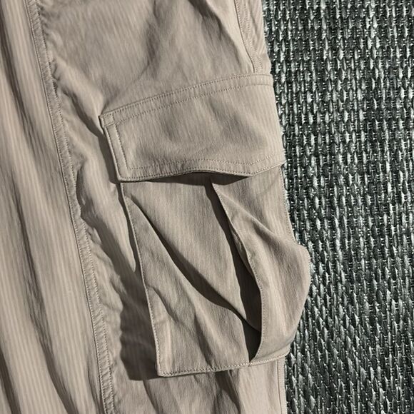 Lululemon Dance Studio Relaxed-Fit Mid-Rise Cargo Jogger - Picture 4 of 9